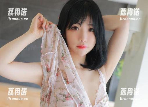 Addielyn(에디린)的天台精选：像是在梦里闲逛，云彩也在说话