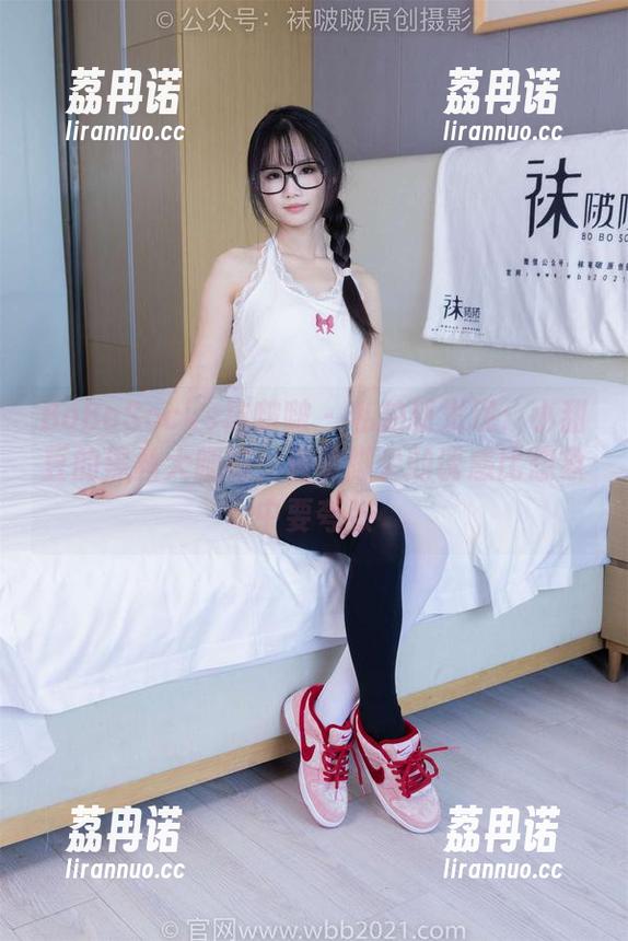 BoBoSocks袜啵啵 - 私拍新发现：小甜豆的黑丝大腿袜，透明脚尖的诱惑比想象中要夸张