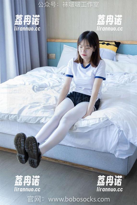 BoBoSocks袜啵啵 - 小甜豆这组黑丝美图，让我完全沉迷，更不用说那脚尖微加固的细节。