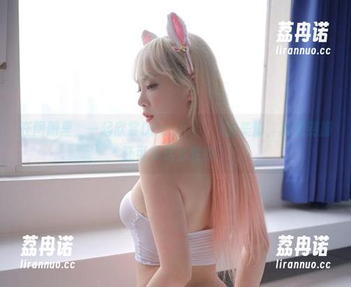 在图册里，一起欣赏Dami(퀸다미)的美脚，没想到脚还可以这么性感！