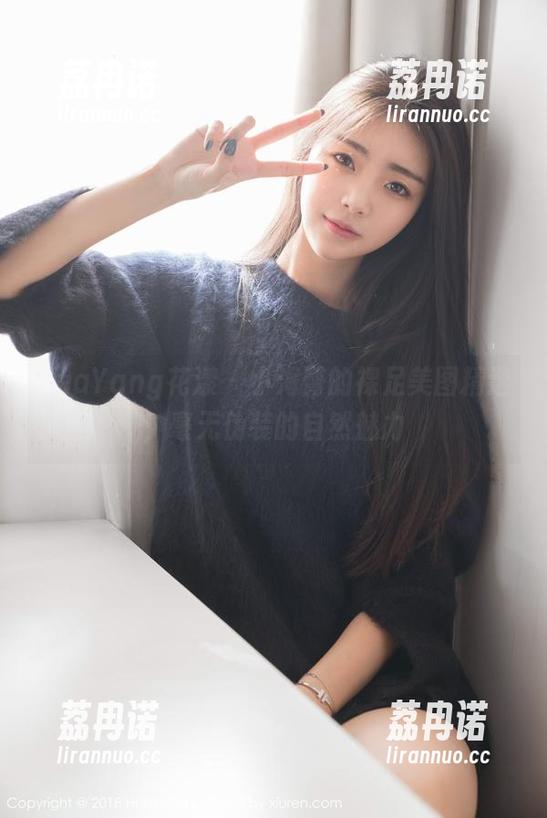 HuaYang花漾 - 小海臀的裸足美图精选，毫无伪装的自然魅力