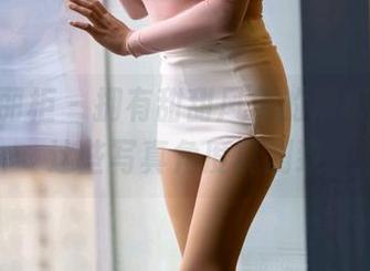 Ligui丽柜 - 拥有甜甜风范的滑板女郎：这些写真角度真别致