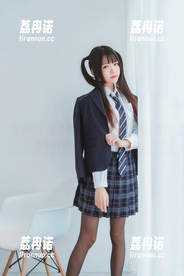 更新啦！喵糖映画的白色修女，噢，那白色连衣裙真让人想多看几眼。
