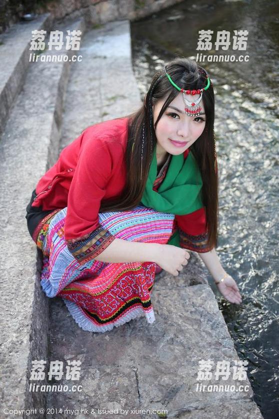 MyGirl美媛馆 - Love陆瓷的泳池水面似乎藏着什么，翻来看原图，我又心虚了。