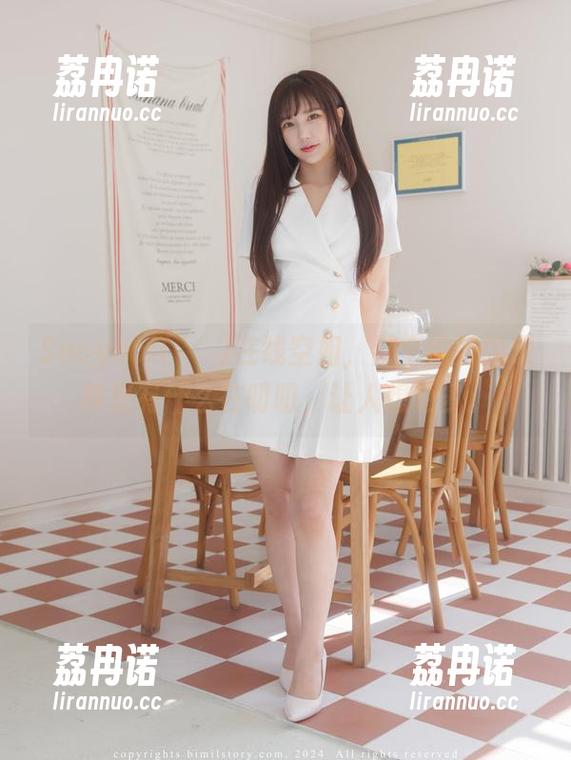 Seoyool(서율)在线空姐，那个微妙的眼神里有什么在叨叨，让人想更多。
