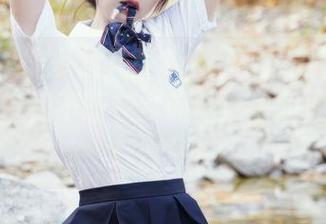 图包能不能多放几张Tina很妖孽呀的照片，那条白裙不断在我的脑海里回放，好想都留住！