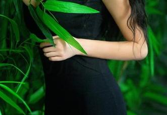TuiGirl推女郎 - 写真里的裸足，赵梦洁又多了几分俏皮气息。
