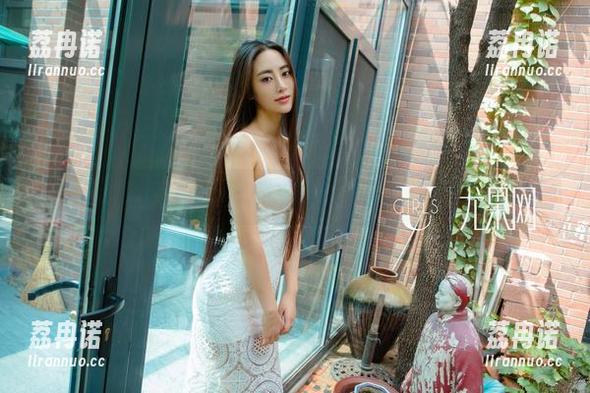 UGirls尤果网 - 张雪馨的浴室棚拍，下载一组秒变元气少女！