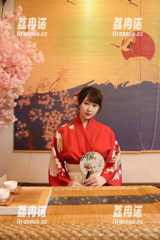 Xiuren秀人网 - 这于诺诺ise泳池写真集，哇，真想潜下去，资源里面包藏着惊喜！