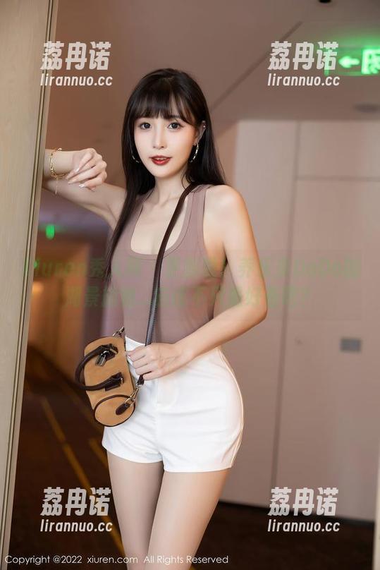 Xiuren秀人网 - 更新啦！养乐多DoDo的湖景旗袍...应该不只是好看吧？