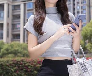 Xiuren秀人网 - 在看刘婷婷的蕾丝图包时，有种说不出的吸引力，就这样呆住了。