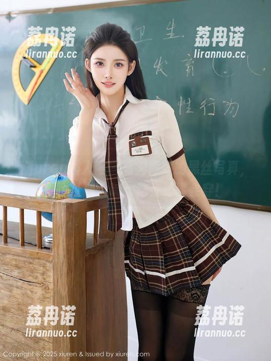 Xiuren秀人网 - 看刘婷婷的黑丝写真，原图让我大喊：这身体真会穿！