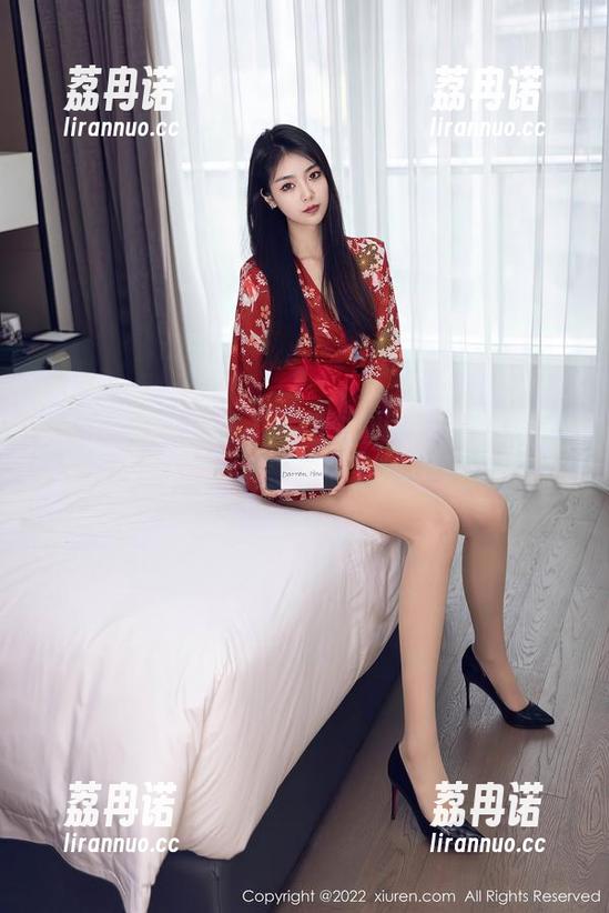 Xiuren秀人网 - 精选原图：千夜未来变身兔女郎，唤醒你内心的小顽皮！