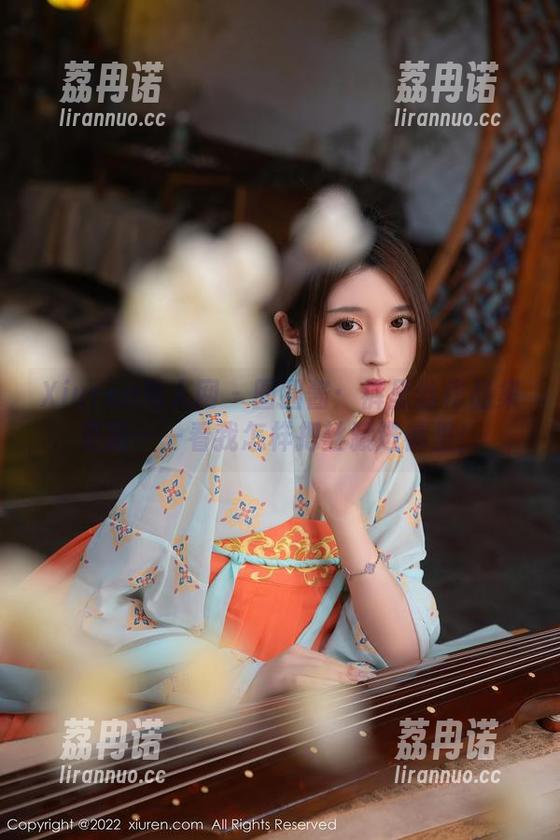 Xiuren秀人网 - 圆圆酱：裤里丝作品集更新——看我怎样把丝藏进裤里！