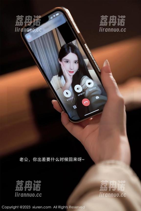 Xiuren秀人网 - 唔，看妮儿Bluelabel的空姐头像，图片有种魔力，想要一直盯着看！