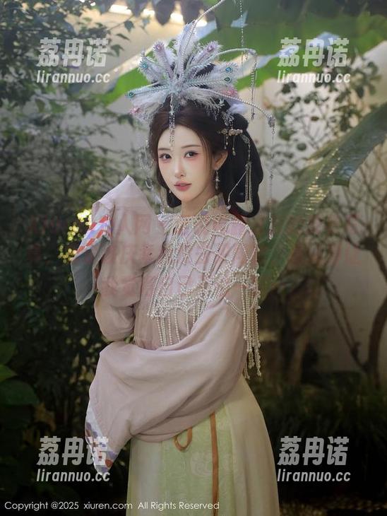 Xiuren秀人网 - 话说娜露这次的皮衣写真，我是该庆幸我没去买同款，高清得让我觉得自己不值一提…