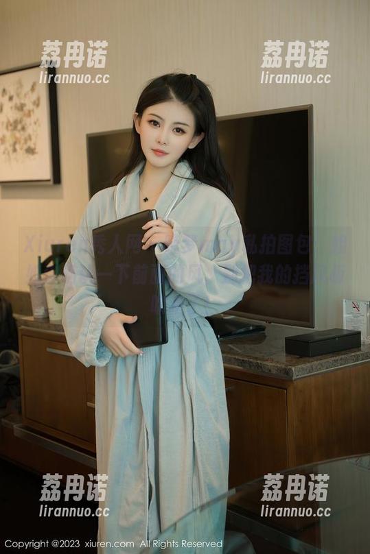 Xiuren秀人网 - 晓梦may私拍图包：姐姐你确认一下前面的风，别把我的挡风板吹走了！