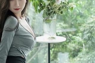 Xiuren秀人网 - 林文文带你“私拍”：谁说裸足不能很优雅？