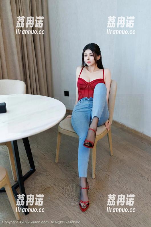Xiuren秀人网 - 江真真私拍：看这学妹似乎把学习丢到一边了...照片里的她是不是太迷人了？！