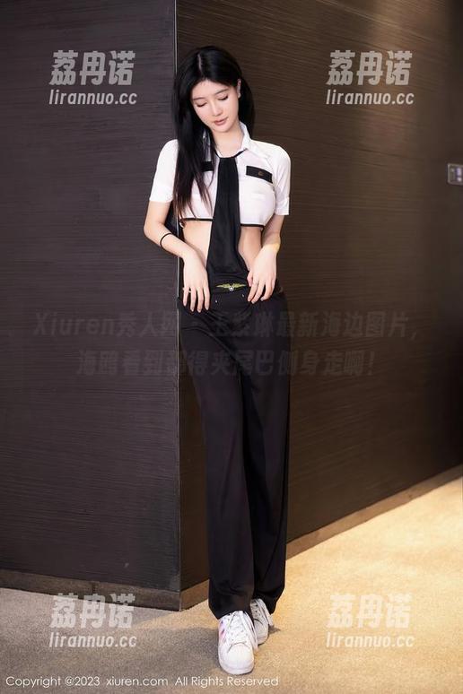 Xiuren秀人网 - 王紫琳最新海边图片，海鸥看到都得夹尾巴侧身走啊！