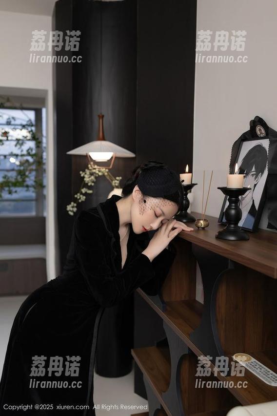 Xiuren秀人网 - 最新高清图包，糯美子Mini展现的少女模样，有时候觉得她可能真的是个甜蜜梦里走出来的灵魂。