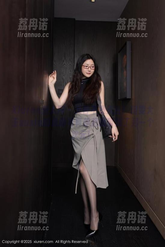 Xiuren秀人网 - 天台不是天台！但雯大王susie的最新写真却把我带到了另一个次元！