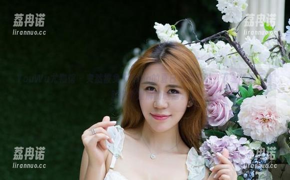 YouWu尤物馆 - 突然被兔子Nina的夏日写真吸引，下载与不下载，就像个难解的谜题。