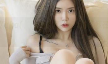 私密的Yuka(유카)办公室，cos的诱惑在每一张套图中蔓延。