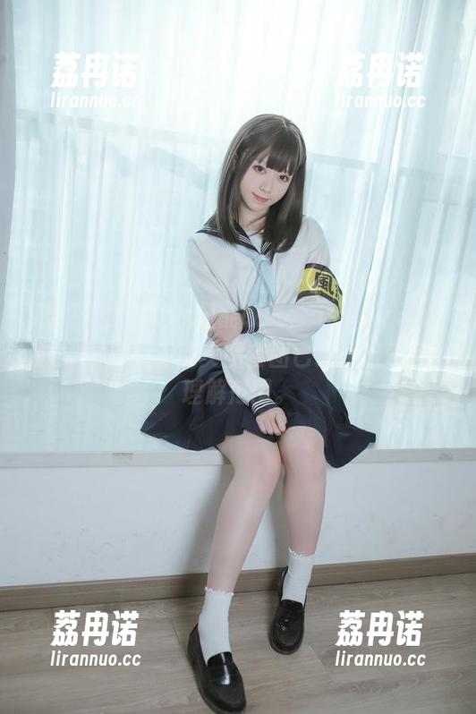 唉，作为观众我只能叹气，asagiriai(爱ちゃん)女王的美图套图已经超出了我的理解范围。
