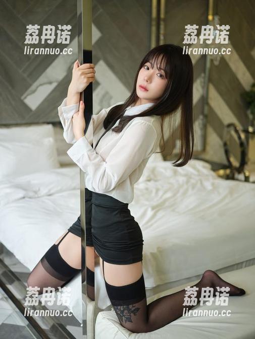wuyo(우요)的ArtGravia合集——照片说明：这一切都只是为了拍照好看