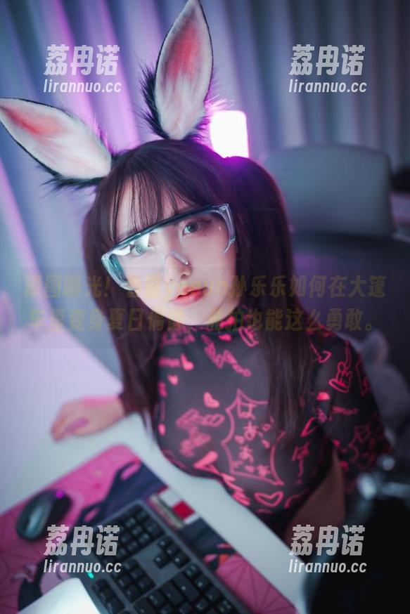 原图曝光！看看yeeun孙乐乐如何在大篷车里变身夏日偶像，私拍也能这么勇敢。