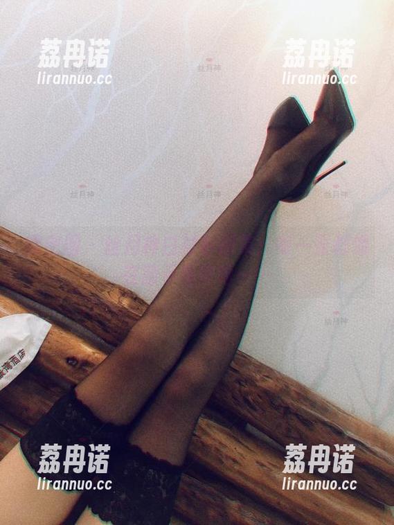 微密圈 - 丝月神白衬衫图集：每一张都像在暗示着些啥……