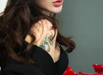 丽柜 - 厨房里的安娜，她的最新写真集让你重新思考什么叫做“下厨”！