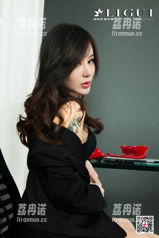 丽柜 - 厨房里的安娜，她的最新写真集让你重新思考什么叫做“下厨”！
