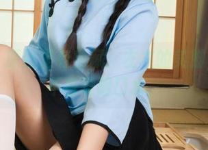 丽柜 - 原图里有宝藏：左左的美脚，让人不自觉咽口水。