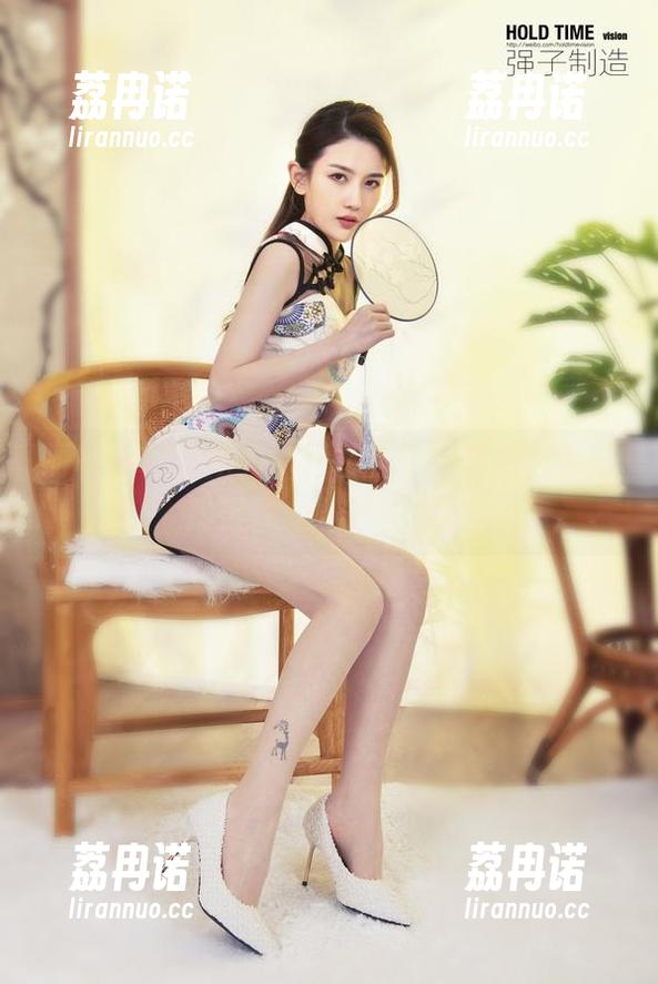 丽柜 - 集齐所有白裙写真，琳达把自己打扮得像是要去约会？