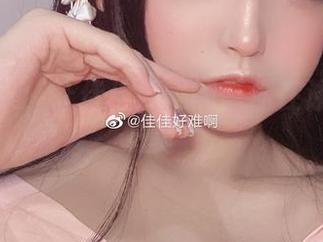 免费图集：让佳佳好难啊带你在泳池边捡美