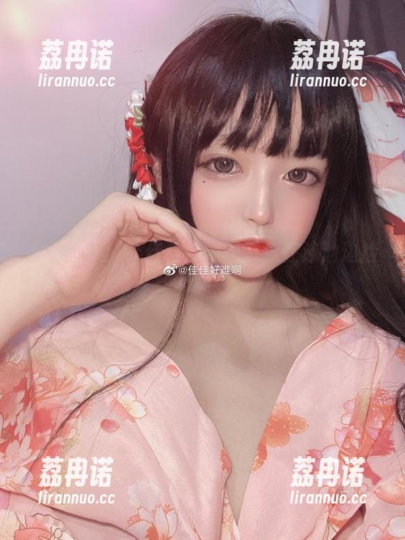 免费图集：让佳佳好难啊带你在泳池边捡美