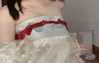 倦倦喵的写真，白丝与吊带的毫无顾忌