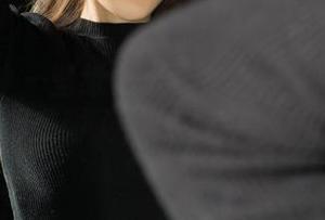 克拉女神 - 壁纸怎么选？当然是YOYO那双高清美脚了，人生就该有美足。