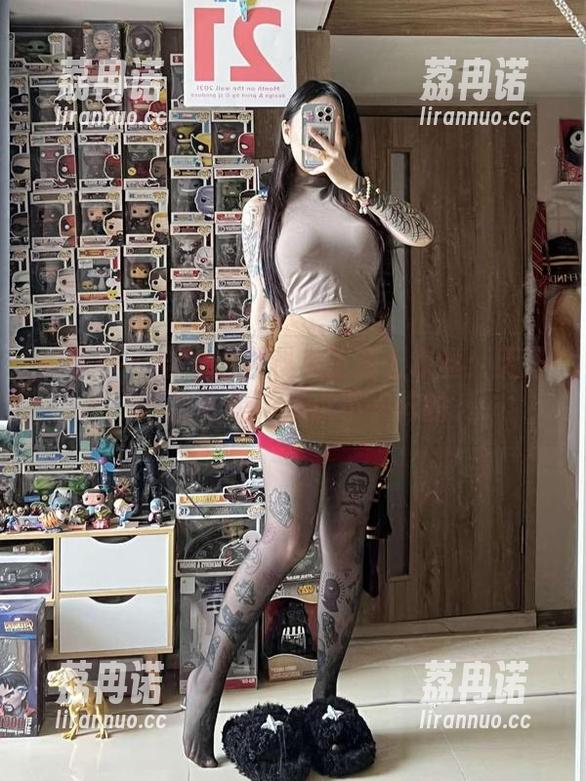 微密圈 - 当卡通百科老王遇上灰丝：无圣光的合集，来点不一样的