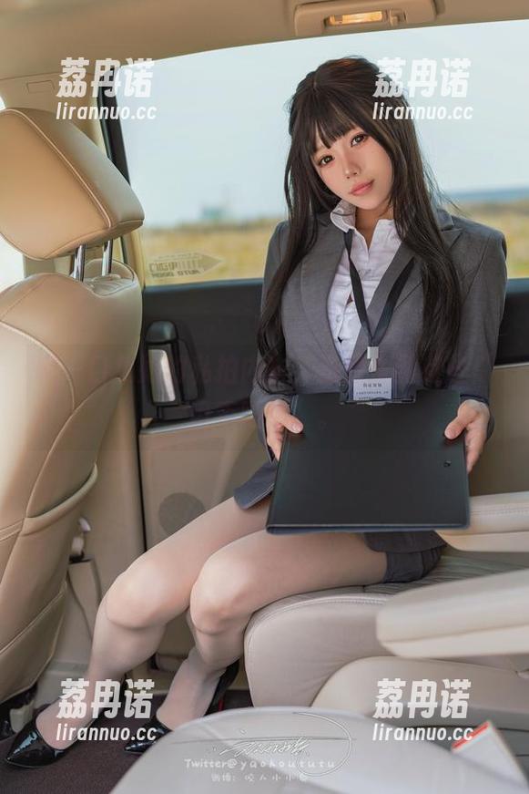 咬一口兔娘的私拍内衣，资源多到有些“目不暇接”。