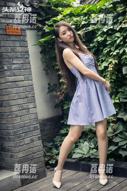 头条女神 - 蔡老师的私拍作品：黑丝与坏女孩的完美结合