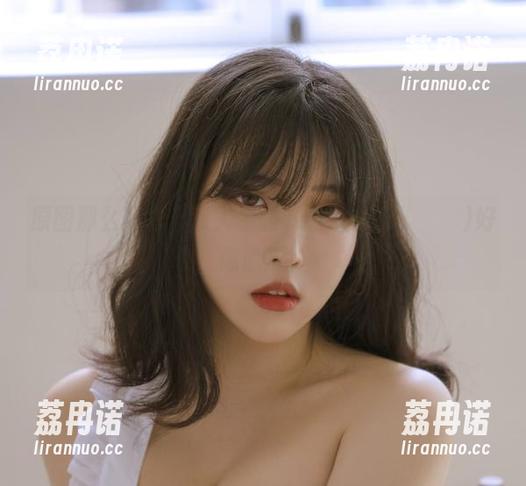 原图那么精彩，双人主题下的宋哈娜(송하나)好像隐形。