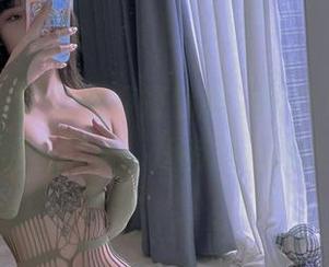 微密圈 - 宋昱欣御姐魅惑：写真集分享，不仅有颜值，还有撩人技能！