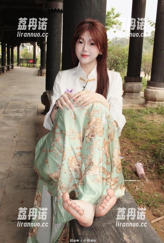 小众视觉 - 燕子私拍：白衬衫，怎么越穿越随性？