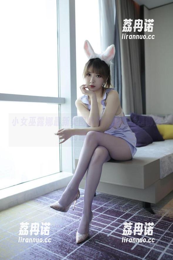 小女巫露娜最新美图盛放，她果然是御姐界的霸主吧？