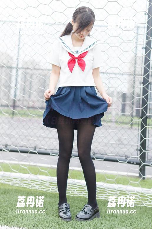 视觉上的小确幸，没想到“少女秩序”的写真作品《白丝休闲短裤》让我侧目。