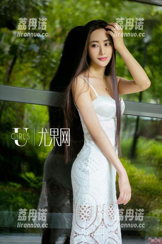 尤果网 - 圣诞节，谭晓彤带来的不是礼物，而是超火的写真图包！