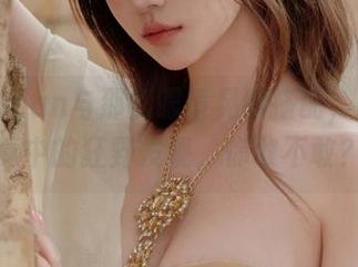 年年Nnian与那副眼镜晃眼搭配，高清写真中的狂野发现，你敢不敢？